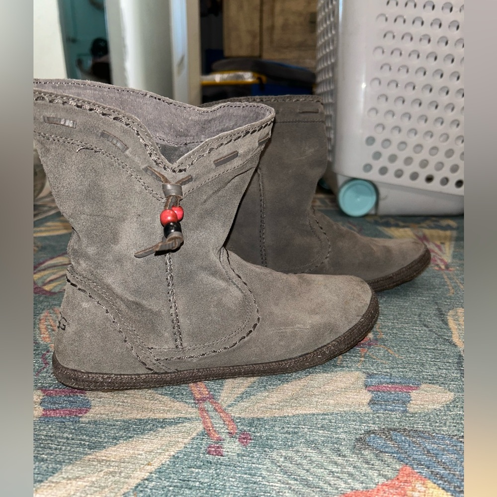 Ugg  Gray Leather moccasin Booties size 5